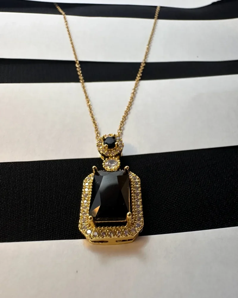 Black zirconia one stone pendent - Image 3